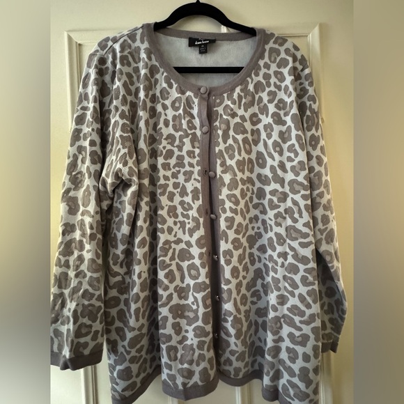dennis basso Sweaters - Dennis Basso Leopard Print Cardigan Size 2X